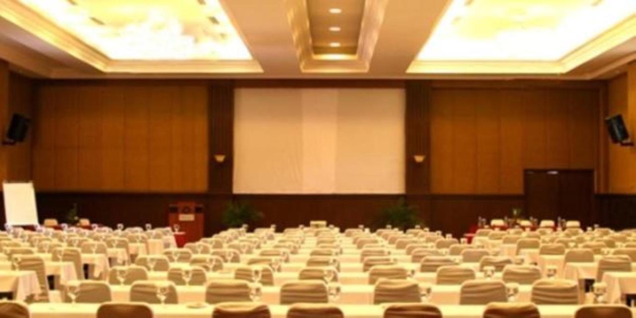 ホテル ザ スルサン ダルッサラム メダン エクステリア 写真